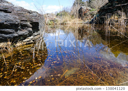 A tranquil waterside surrounded by the cliffs of Chichibu, with withered reeds and the sky reflected in the water. A tranquil waterside surrounded by the cliffs of Chichibu, with withered reeds and the sky reflected in the water. 138041120