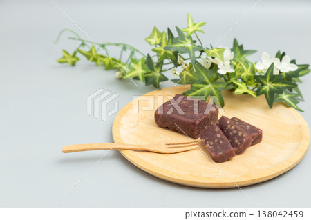 Famous Korean rice cake confectionery; a traditional Korean sweet. 138042459