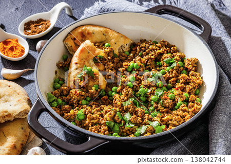 Indian keema matar with minced meat, peas and naan 138042744