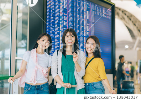 Three women at the airport setting off on a trip (Photography cooperation: Kansai International Airport (KIX)) Three women at the airport setting off on a trip (Photography cooperation: Kansai International Airport (KIX)) 138043017