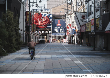 [Shinsekai] Scenery of Osaka's old downtown area 138046674
