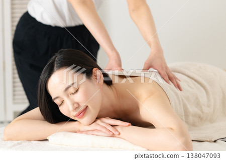 Women's image of beauty treatments 138047093