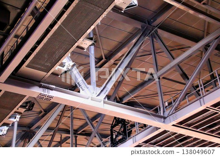 Supporting a massive roof without columns... The 'main beam' of a truss structure. Supporting a massive roof without columns... The 'main beam' of a truss structure. 138049607
