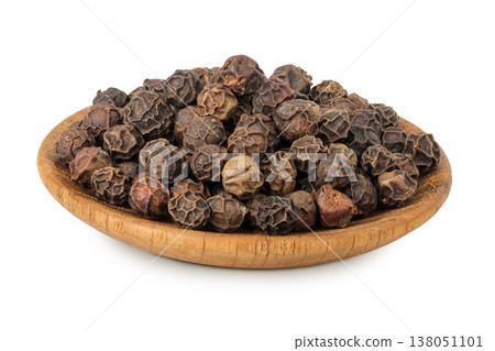 Black peppercorns or pepper in a wooden bowl isolated on a white background 138051101
