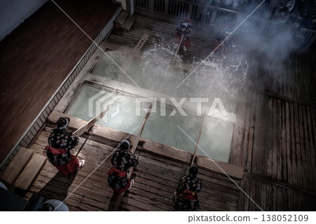 Gunma Prefecture: A scene of Kusatsu Onsen with rising steam. 138052109