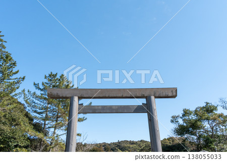 Otorii that shines in the blue sky 138055033
