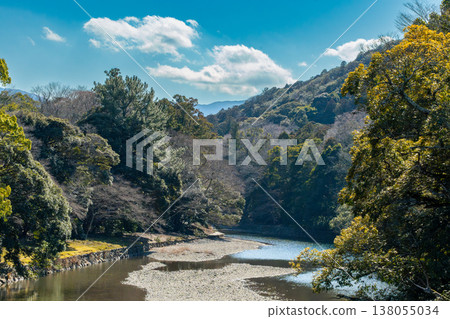 公園裡的樹木和河流 138055034