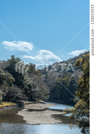 Mountains and rivers 138055035