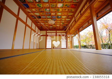Kyoto Shōjuin Temple - Guest Hall with Heart-Shaped Window and Ceiling Painting Kyoto Shōjuin Temple - Guest Hall with Heart-Shaped Window and Ceiling Painting 138055318