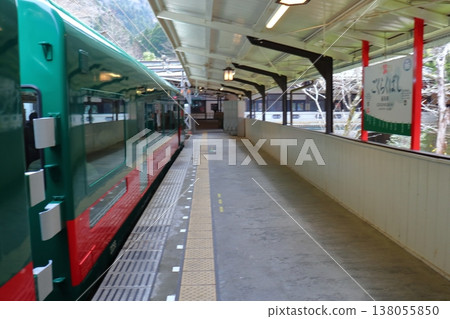 Nankai Railway's Gokurakubashi Station sightseeing train, Tenku no Teishajo Line (Koyacho, Wakayama Prefecture) Nankai Railway's Gokurakubashi Station sightseeing train, Tenku no Teishajo Line (Koyacho, Wakayama Prefecture) 138055850