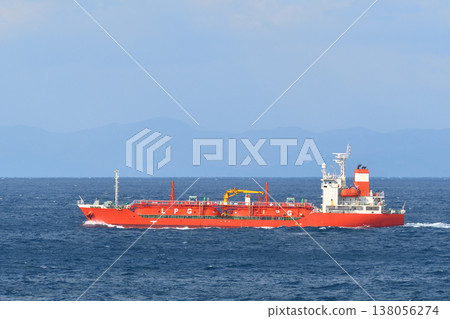 液化石油氣油輪在海上航行 液化石油氣油輪在海上航行 138056274