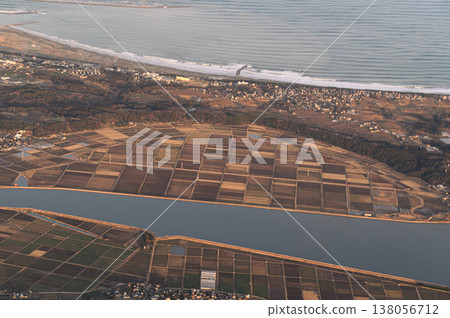 希努馬河沿岸鄉村地區的空拍照片。 138056712