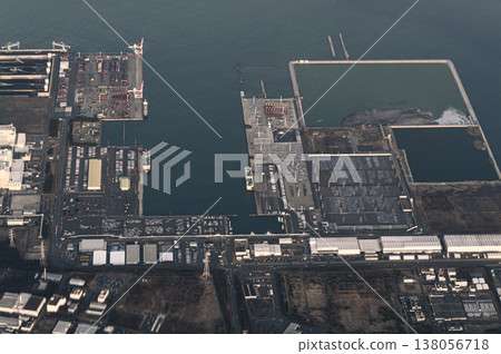 日立中港區港口設施的空拍照片。 日立中港區港口設施的空拍照片。 138056718