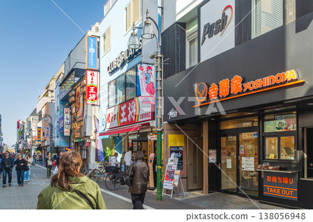 東京武藏堺站北口,Skip Street,從車站向後看去的景色。 東京武藏堺站北口,Skip Street,從車站向後看去的景色。 138056948