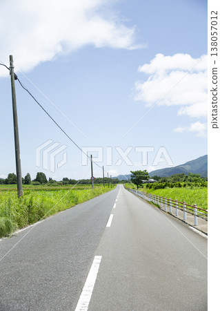 A straight country road 138057012