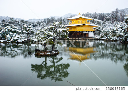 金閣寺的雪景 金閣寺的雪景 138057165