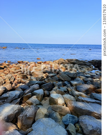 Onna-iwa Rock and the snow-covered Tateyama mountain range as seen from Amaharashi Coast in Takaoka City, Toyama Prefecture. Onna-iwa Rock and the snow-covered Tateyama mountain range as seen from Amaharashi Coast in Takaoka City, Toyama Prefecture. 138057610