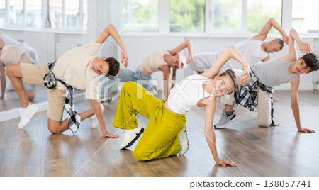 Teen girl with group of teenage friends, learn to dance hip hop 138057741