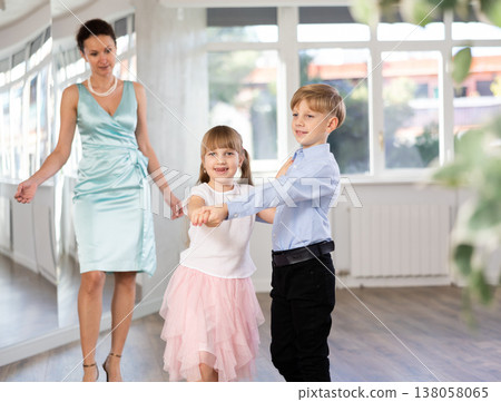Boy and girl in pair train to dance contemporary vigorous hustle during classes. 138058065