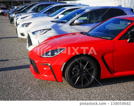 Automobile showroom (image) 138058682