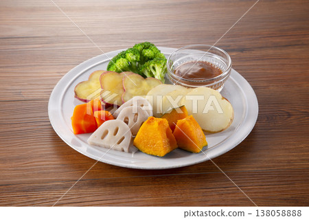 Plate of steamed vegetables 138058888