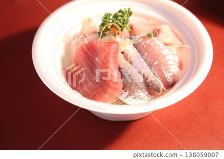 美味的刺身拼盤和海鮮飯 138059007