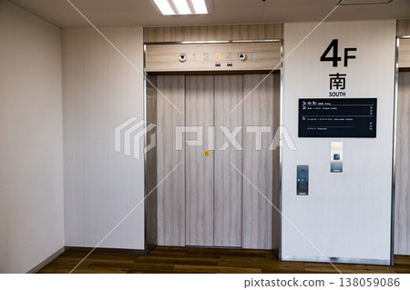 電梯廳 138059086