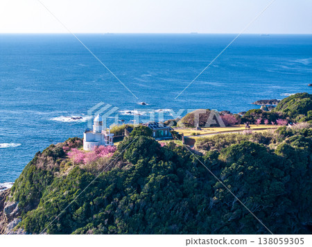 Kashinozaki Lighthouse (Kushimoto Town, Wakayama Prefecture) Kashinozaki Lighthouse (Kushimoto Town, Wakayama Prefecture) 138059305