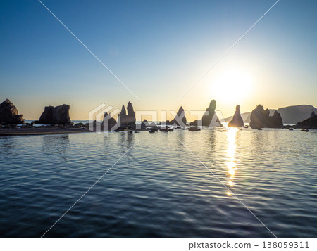 Hashima-iwa (Wakayama prefecture Kushimoto-cho) 138059311