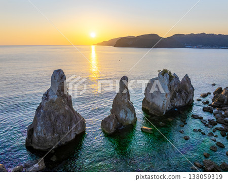 Hashima-iwa (Wakayama prefecture Kushimoto-cho) 138059319