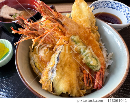 Japanese set meal: Shrimp and vegetable tempura rice bowl and miso soup Japanese set meal: Shrimp and vegetable tempura rice bowl and miso soup 138061041