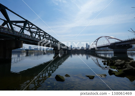桁架橋和拱橋 138061469