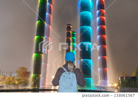 Happy woman traveler travel in Chengdu city. Famous Landmark for tourism attraction in Sichuan, China 138061567