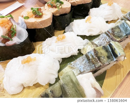 看起來非常美味的高品質壽司拼盤。 138061604