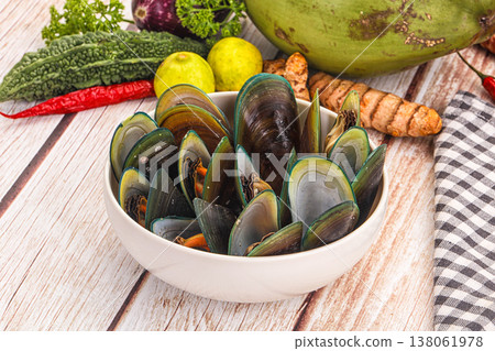 Fresh boiled mussels in the bowl 138061978