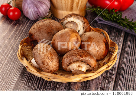 Raw brown champignon heap for cooking Raw brown champignon heap for cooking 138061993