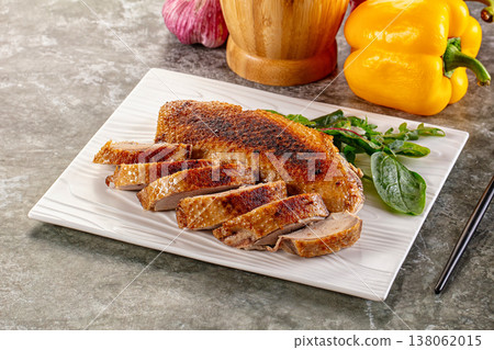 Roasted duck breast with slices 138062015