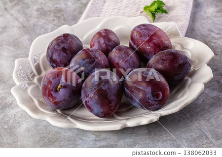 Ripe sweet fresh juicy plums Ripe sweet fresh juicy plums 138062033