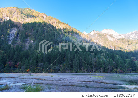 Scenery Jiuzhaigou national park in Sichuan, China. Beautiful of Arrow Bamboo Lake and snow mountain in Autumn season. Famous Landmark and Vacation near Chengdu, China. Asia travel concept 138062737