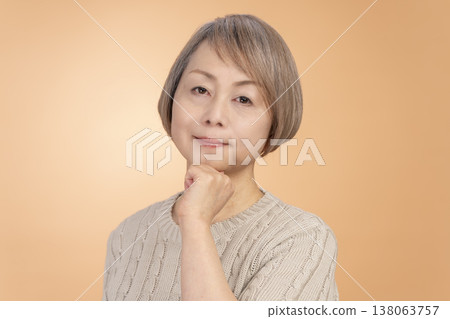 老年女性的髮型 老年女性的髮型 138063757