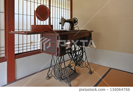 An antique treadle sewing machine, exuding Taisho-era romanticism, stands quietly bathed in soft light in a Japanese-style room designated as an Important Cultural Property. An antique treadle sewing machine, exuding Taisho-era romanticism, stands quietly bathed in soft light in a Japanese-style room designated as an Important Cultural Property. 138064788