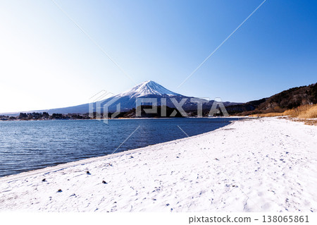 View of Mount Fuji from the shores of Lake Kawaguchi in early spring at Kawaguchiko Oishi Park. View of Mount Fuji from the shores of Lake Kawaguchi in early spring at Kawaguchiko Oishi Park. 138065861