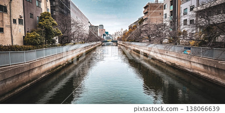 沿著河街景，寧靜的水岸風光 138066639