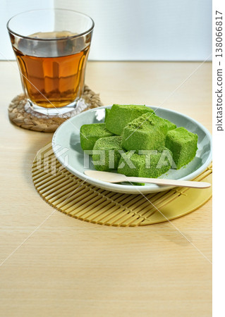 Delicious-looking matcha warabi mochi 138066817