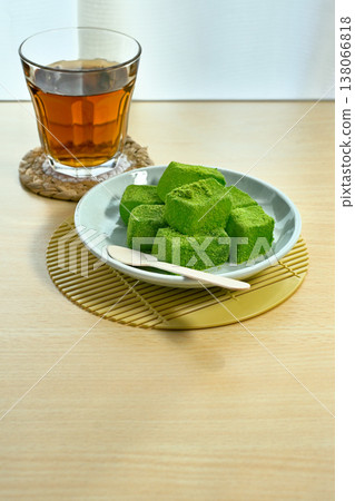 看起來很美味的抹茶蕨餅 看起來很美味的抹茶蕨餅 138066818