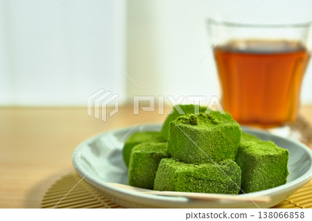 看起來很美味的抹茶蕨餅 看起來很美味的抹茶蕨餅 138066858