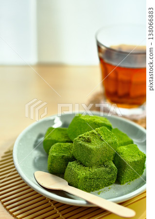 看起來很美味的抹茶蕨餅 138066883