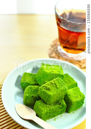 Delicious-looking matcha warabi mochi 138066886