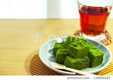看起來很美味的抹茶蕨餅 看起來很美味的抹茶蕨餅 138066887