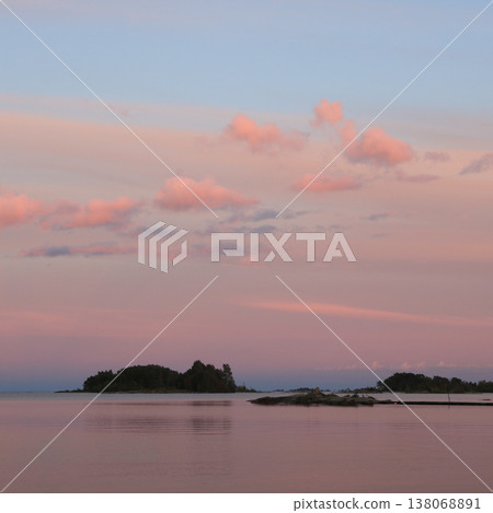 Pink clouds over Lake Vanern at sunset, Sweden. 138068891